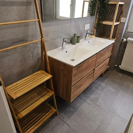 Superbe logement refait à neuf 3 chambres et double parking