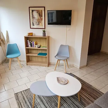 Superbe logement refait à neuf 3 chambres et double parking *